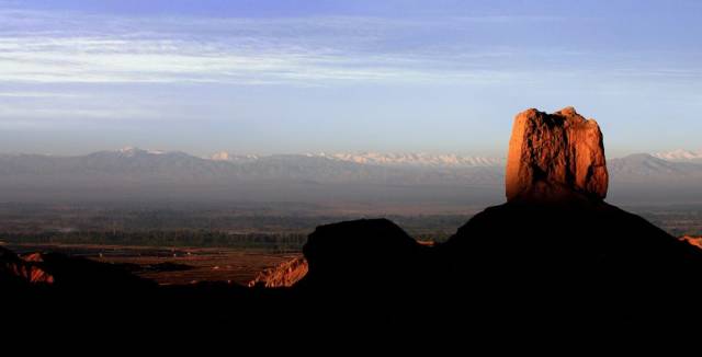 点燃嘉峪关戈壁夜跑显豪情！冰球突破游戏炫酷！烽火连城(图4)