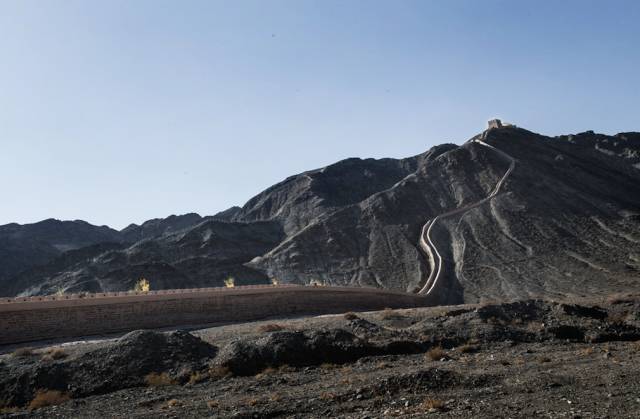 点燃嘉峪关戈壁夜跑显豪情！冰球突破游戏炫酷！烽火连城(图7)