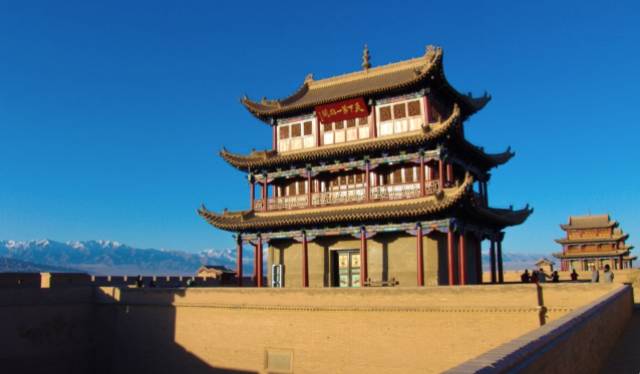 点燃嘉峪关戈壁夜跑显豪情！冰球突破游戏炫酷！烽火连城(图10)