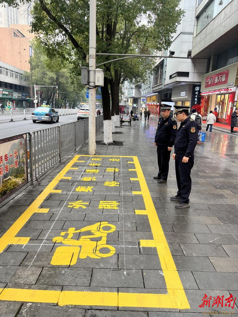 细微之处彰显文明之光冰球突破湖南吉首：(图2)